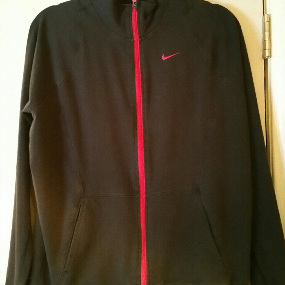 NIKE DRI-FIT zipper up jacket with pockets